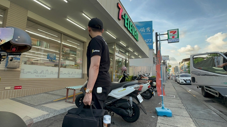 台中到府維修,免費,雷神快修,iPhone,到府,專業,換電池,換螢幕,螢幕更換